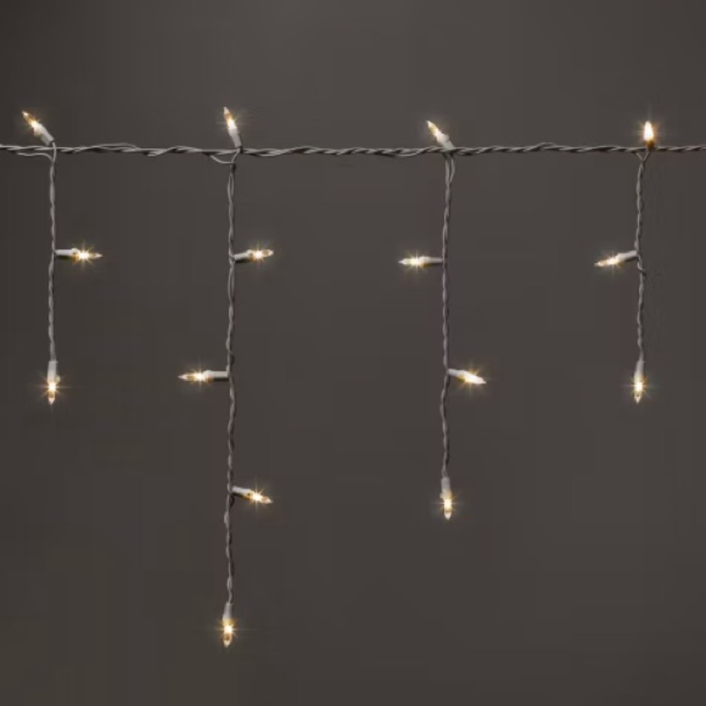 *NEW IN BOX* ROOM ESSENTIALS Icicle Lights In/Outdoor Use — 100 Clear White Wire